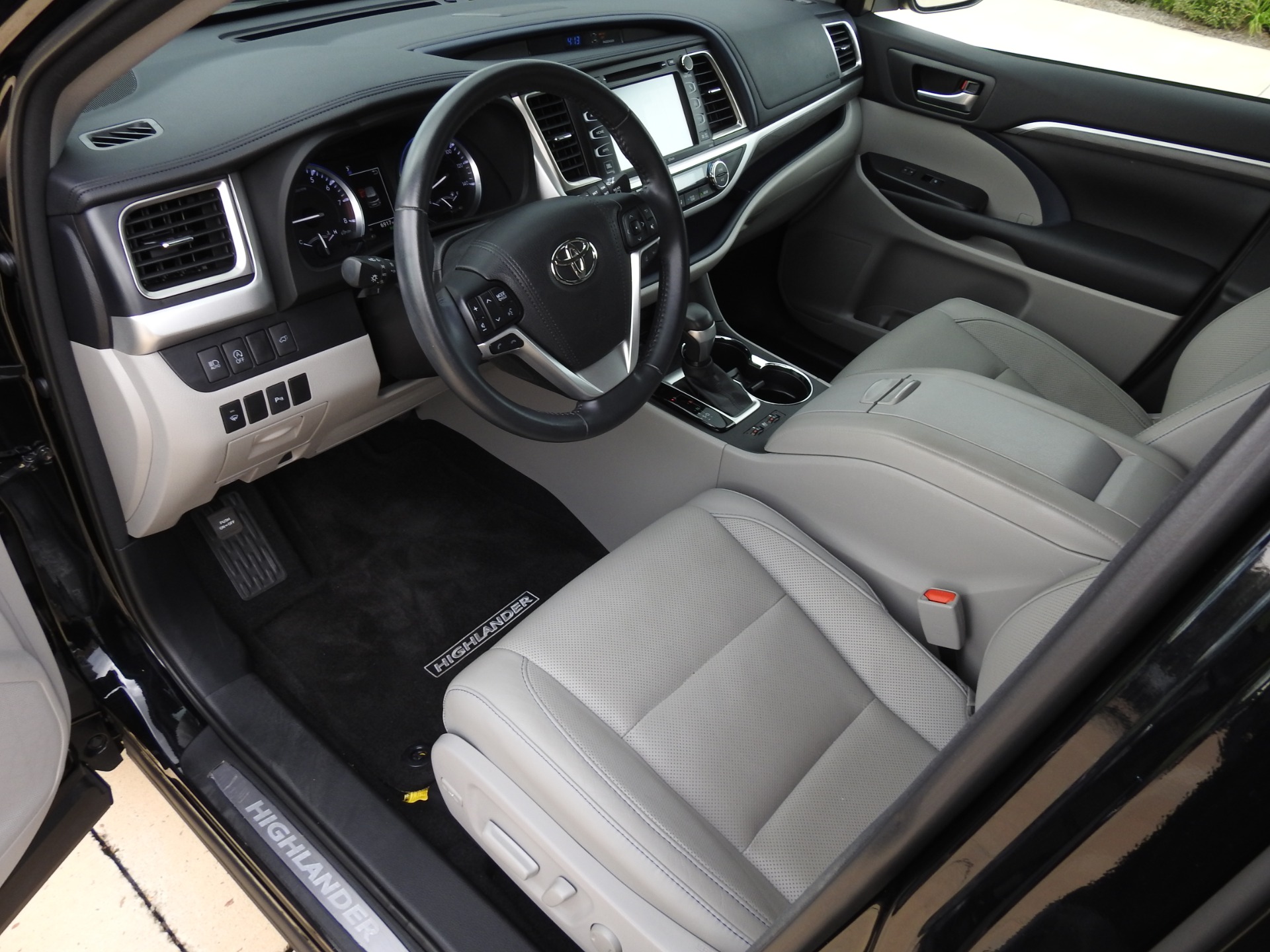 2017 Toyota Highlander Limited Stock HS211402 for sale near Jackson