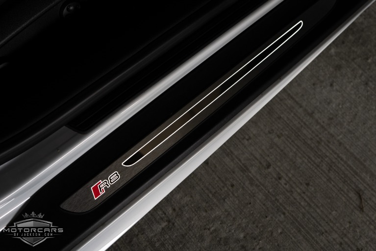 Used-2014-Audi-R8-V10-Coupe-quattro-S-tronic-Jackson-MS