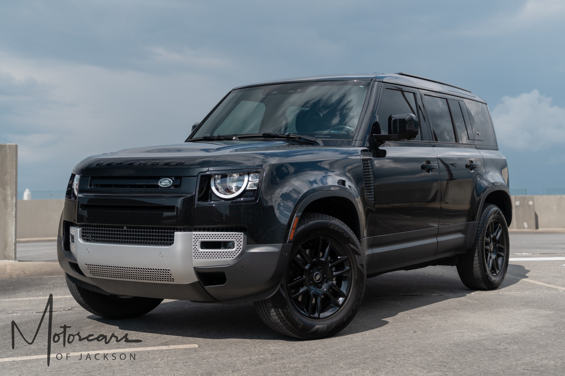 2023 Land Rover Defender 110 S photo 3