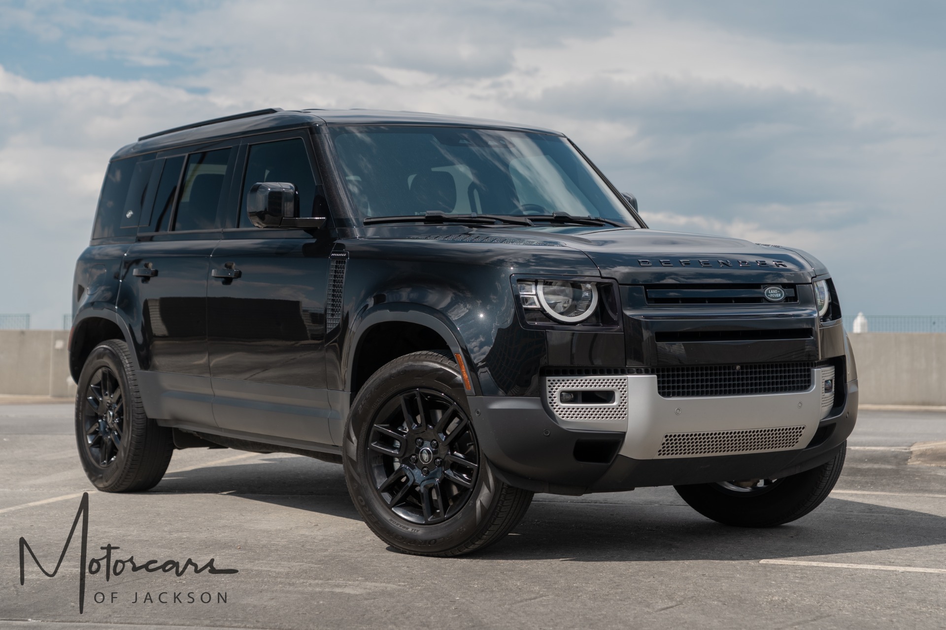 2023 Land Rover Defender 110 S photo 4