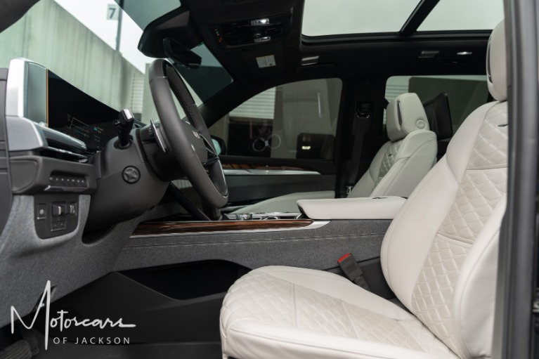 Used-2025-Cadillac-Escalade-4WD-Sport-Platinum-Jackson-MS