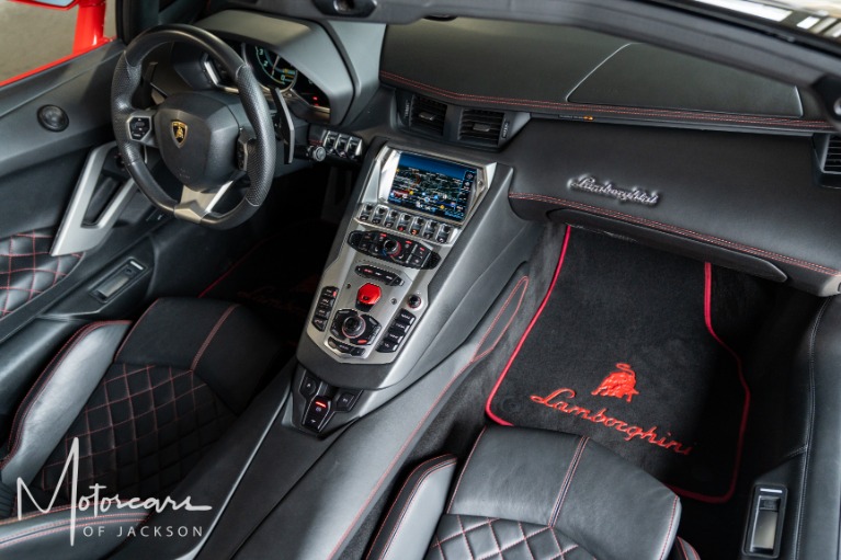 Used-2015-Lamborghini-Aventador-AWD-Roadster-for-sale-Jackson-MS