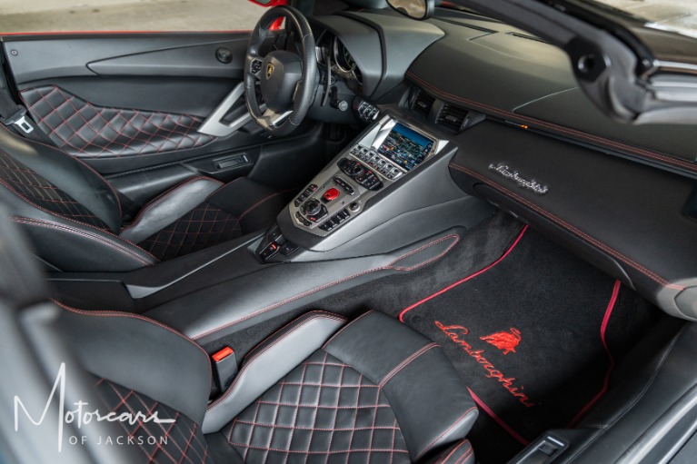 Used-2015-Lamborghini-Aventador-LP-700-4-AWD-Convertible-for-sale-Jackson-MS