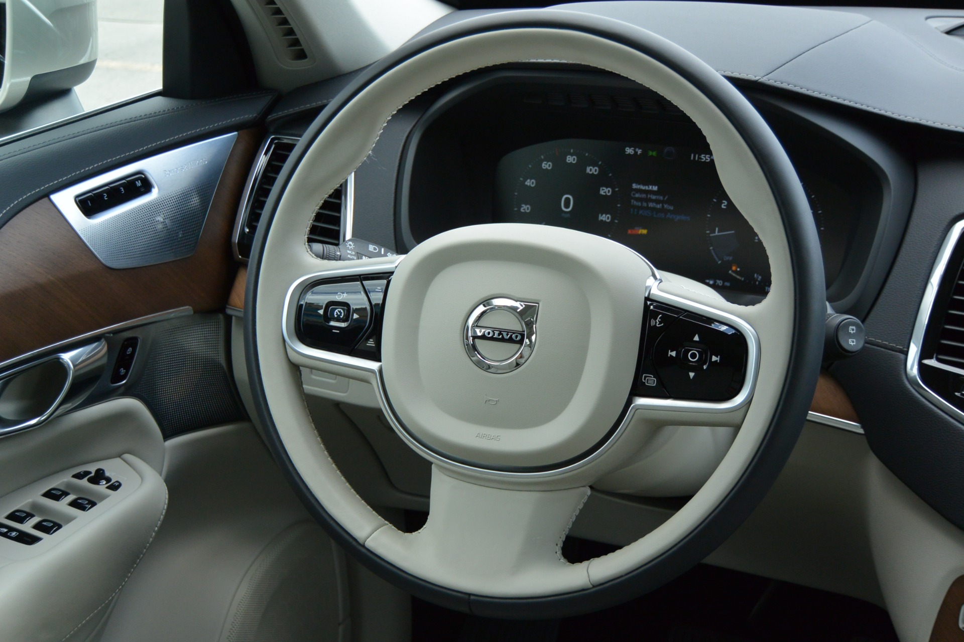 За рулем Volvo xc90